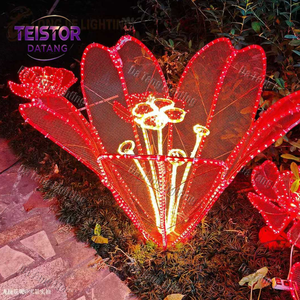 Lumière de Noël extérieure pour aménagement paysager, conçue pour les jardins, les places et les espaces publics festifs - Product Image 6