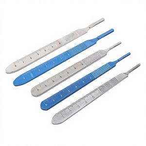 Surtechs Acier inoxydable stérile # 10 lames de scalpel # Kit d'instruments dermatologiques de précision pour dermaplaning à 3 poignées, manuel, certifié CE - Product Image 1