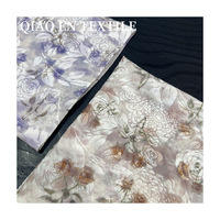 Tissu en maille froissée imprimé floral rose aquarelle, tissu transparent vintage à fleurs pour chemisier et robe femme