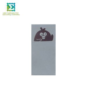 Étiquettes de vêtement tissées en polyester haut de gamme personnalisées Accessoires vestimentaires lavables Logo de col de taille Etiquette principale pour col haut de gamme - Product Image 3