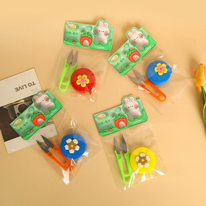 Kit de loisirs créatifs en feutre pour enfants avec ruban à mesurer et coupe-fil, couleurs mélangées, plastique, 7-12 ans - Product Image 1