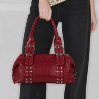 Bolso de Mano de Lujo Personalizado de Fábrica en Cuero PU para Mujer con Logotipo, Estilo Y2K, Asa Superior, Bolso de Barril con Tachuelas, Bolso de Oficina para Damas, OEM al por Mayor