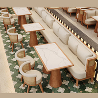 Organisches Modernes Restaurant-Sofa-Set Massivholz Gebogenes Sofa Runde Holzsockel-Tische mit Marmorplatten