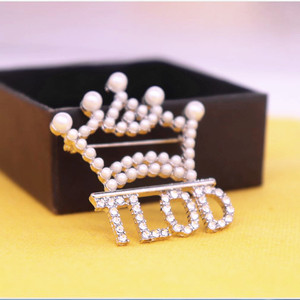 Broche <span class=keywords><strong>de</strong></span> Corona <span class=keywords><strong>de</strong></span> Cristal con Perlas Blancas y Circonitas Cúbicas para Mujer, Joyería <span class=keywords><strong>de</strong></span> Aleación con Letras, Ideal para Bodas y Compromisos, Regalo Perfecto - Product Image 2