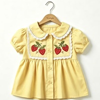 Chemise à col pour petites filles de haute qualité en coton biologique à manches courtes avec bordure à volants et broderie de fraises