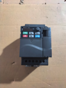 Variador de Frecuencia Variable (VFD) Trifásico SC3-043-2.2K de 380V y 2.2KW para Control de Velocidad de Motores Industriales - Product Image 1