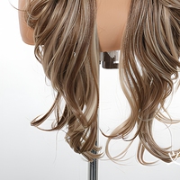 Perruque synthétique 13x6 Lace Front longue bouclée dégradée brun clair ondulée pour femme, avec ligne de cheveux naturelle, pour usage quotidien