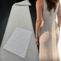 Tissu de dentelle de luxe entièrement perlé perles blanches et couleurs de tissu de broderie de perles en stock pour robe