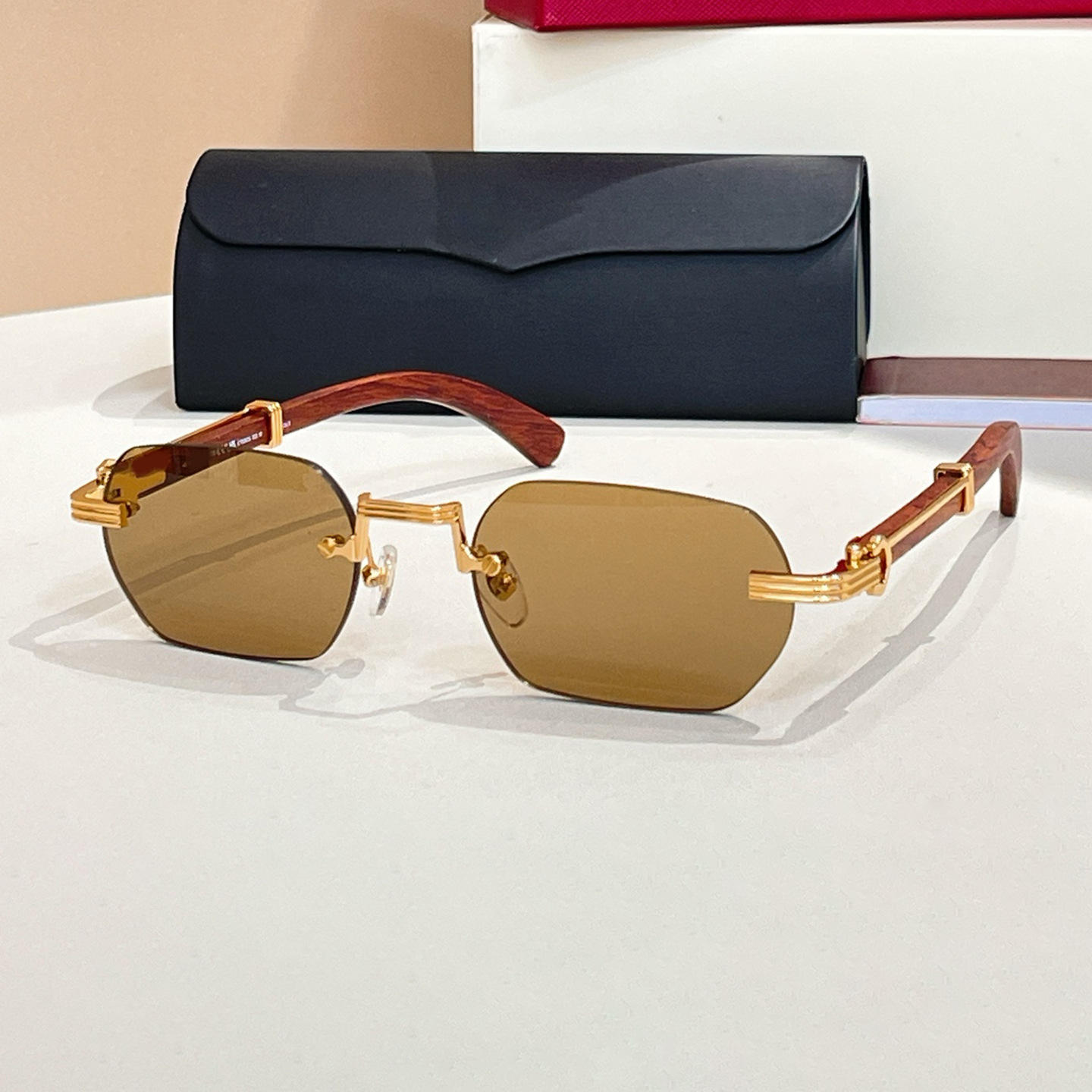 ชากรอบไม้สีทอง