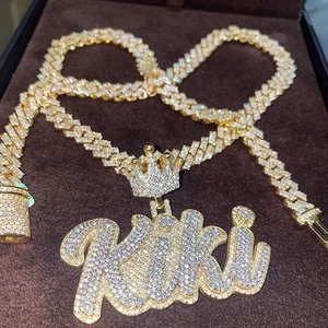 Collar <span class=keywords><strong>de</strong></span> diamantes <span class=keywords><strong>de</strong></span> moissanita con busto <span class=keywords><strong>de</strong></span> moda personalizable con cadena <span class=keywords><strong>de</strong></span> cuerda con certificado VVS <span class=keywords><strong>y</strong></span> placa <span class=keywords><strong>de</strong></span> nombre - Product Image 6