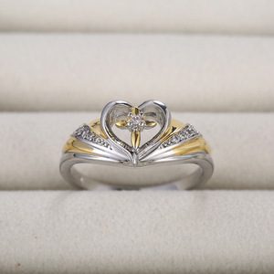 Anello a Cuore da Donna Bicolore Aperto Regolabile con Accenti di Cristallo Gioiello Romantico Elegante per Uso Quotidiano - Product Image 4