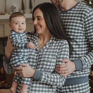 Pyjama assorti en coton biologique pour nouveau-né, <span class=keywords><strong>maman</strong></span> <span class=keywords><strong>et</strong></span> <span class=keywords><strong>papa</strong></span>, multicolore, design personnalisé, vente en gros, vêtements écologiques, tenues assorties pour la famille - Product Image 1