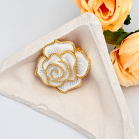 Bros Bunga Camellia Serbaguna Gaya Retro Korea Perhiasan Pin Anti Eksposur Klasik Elegan Kelas Atas Wanita MUXCOR MLB1324