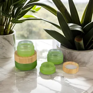 Frasco de crema de vidrio cosmético de bambú verde natural con acabado mate ligero y botella de bomba de loción Frascos de madera y bambú