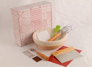 Kits personalizados de fermentación de masa madre: Cesta de mimbre indonesio para fermentación de pan con forros, batidor de masa, raspador y cepillos. - Product Image 2
