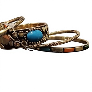 Bracelet ajustable pour femmes tendance, bijoux à porter, élégance urbaine, bracelet en laiton artisanal - Product Image 1