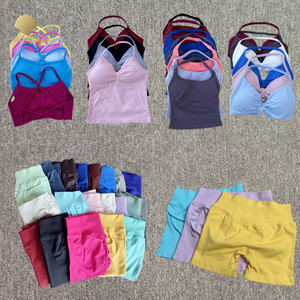 Set Sportivo CNSHELL Senza Cuciture da 9 Pezzi con Pantaloncini Arricciati sui Fianchi, Leggings, Reggiseni Integrati, Reggiseno Sportivo a Fasce ad Alto Impatto, Canotta, Giacca per Palestra - Product Image 1
