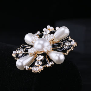 新着ヴィンテージスタイルクロスブローチ女性のファッション模擬真珠ドレス & コート合金ジュエリーウェディング & ギフト用 - Product Image 3
