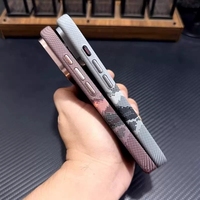 Étui de téléphone portable magnétique en PC rigide à texture en fibre de carbone motif ruisseau de montagne pour iPhone 17 Pro Max 16 Pro