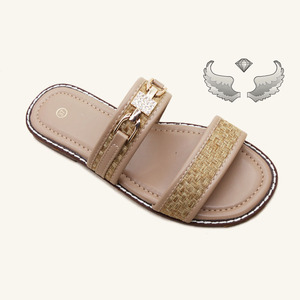 Chaussons ouverts pour femmes, tendance et très demandés, disponibles en gros à un prix avantageux. Sandales plates pour femmes. - Product Image 2