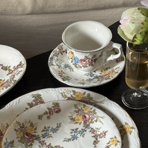 Nuevos platos de cerámica con relieve floral de borde dorado de otoño, platos de postre, platos ovalados, almacenamiento de comida y postres occidentales, exhibición en el hogar - Product Image 4