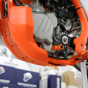<span class=keywords><strong>KTM</strong></span> 17-21/EXC Modèles deux <span class=keywords><strong>temps</strong></span> Couvercle de protection Plaque de fond moteur Modification Protection de fond - Product Image 6
