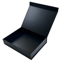 Boîte cadeau minimaliste en carton noir mat personnalisée avec estampage doré pour bijoux