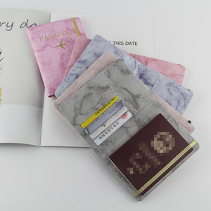 Soporte para pasaporte de PU de cuero a la moda, fundas para tarjetas con bloqueo RFID, funda protectora con ranuras, billetera de viaje, porta pasaporte elástico - Product Image 2