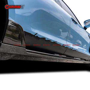 ชุดแต่ง Porsche Taycan รุ่น TR สไตล์คาร์บอนไฟเบอร์ ประกอบด้วยกันชนหน้า-หลัง ครอบกระจกมองข้าง สเกิร์ตข้าง สปอยเลอร์หลังทรง Ducktail - Product Image 4