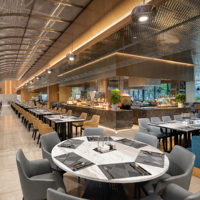 Table de salle à manger commerciale 2-8 places avec étagères de présentation et comptoir de service pour restaurants et hôtels