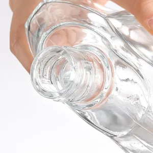 カスタマイズ可能な製品シンプルなフラットクリア空の酒ミニビーシガーケース酒瓶すりガラス