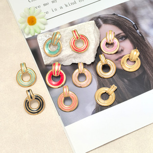 Pendientes de tuerca brillantes multielementos de flor metálica de acero de titanio americano europeo, acero inoxidable versátil Retro personalizado - Product Image 3