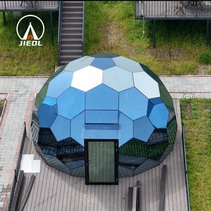 Lujosa Casa de cúpula de cristal para acampar con bañera Interior de madera para una experiencia de glamping acogedora - Product Image 2