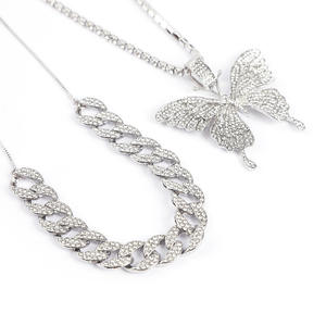 Ceci est un accessoire é<span class=keywords><strong>l</strong></span>égant et stylé, transfrontalier, provenant d'Europe et d'Amérique. Il présente un collier avec pendentif cubain entièrement orné de strass. - Product Image 2