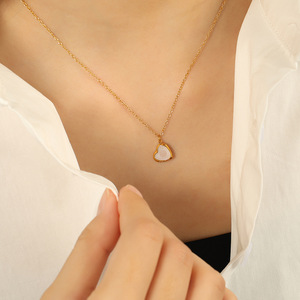 Collier pendentif en forme de cœur, plaqué or 18 carats, chaîne en acier inoxydable, bijou cadeau - Product Image 4