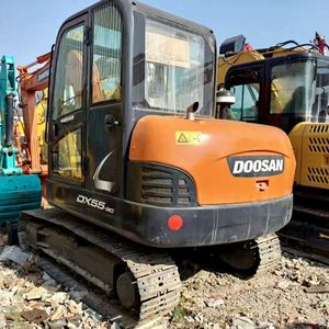 Excavadora DOOSAN DX55-9c de 5.5T de Importación Directa, Alta Eficiencia y Durabilidad, Ideal para Aplicaciones Agrícolas y Residenciales - Product Image 1