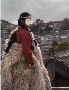 Manteau en laine pour femme, style rétro, fourrure de mouton vieillie, véritable laine tibétaine, vêtements aborigènes du Xizang, articles vestimentaires pour les voyages - Product Image 3