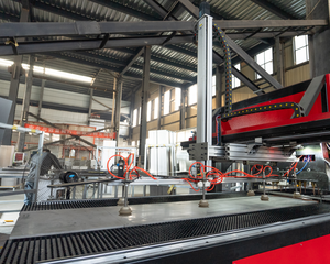 เครื่องเชื่อมจุด CNC สีแดง แบบอัตโนมัติ ใช้ลมนิวเมติก สำหรับงานเชื่อมแผ่นโลหะ รุ่นใหม่ - Product Image 4