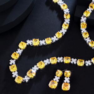 Precioso Juego de Joyas de Circonita Cúbica Rosa Cuadrada para Mujer, Collar y Aretes con Diseño de Flor, para Compromiso, Boda, Graduación, Novia - Product Image 6