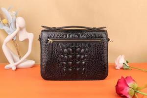 กระเป๋าสะพายข้าง/กระเป๋าถือหนังลายหัวกะโหลกจระเข้สไตล์เรโทร - Product Image 4