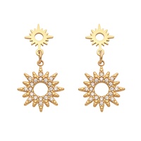 Boucles d'oreilles pendantes géométriques tendance en acier inoxydable plaqué or 18 carats avec double motif soleil