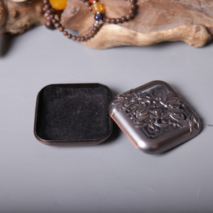 Quemador de incienso de aleación de cobre con diseño de flor de ciruelo, orquídea, bambú y crisantemo, quemador de incienso en espiral de madera de agar, quemador de incienso pequeño - Product Image 2