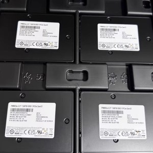 PM9D3a U.2 1536T MZWL615THBLF-00AW7 Externe SSD-12000 Lees-/6800 Schrijfsnelheid 2,5 inch Bulkopslag - Product Image 3