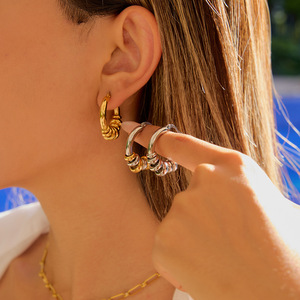 ต่างหูห่วง 18K ทองคำสแตนเลสสตีล ปรับขนาดได้ หลายห่วง รูปทรงเรขาคณิต วงแหวนคู่ รูปตัวยู เครื่องประดับแฟชั่น - Product Image 1