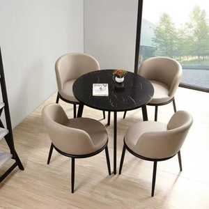 Juego de <span class=keywords><strong>Comedor</strong></span> de Estilo Moderno, Una Mesa de Metal con Panel Tapizado de Madera y <span class=keywords><strong>Cuatro</strong></span> <span class=keywords><strong>Sillas</strong></span> para Uso en el Hogar u Hotel - Product Image 1