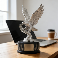 Trophée Aigle d'Argent avec Branche d'Olivier, Récompense Personnalisée Gravée pour le Sport et les Performances, Résine de Haute Qualité