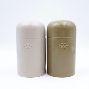 <span class=keywords><strong>Pet</strong></span> özel benzersiz keepfor için OEM toptan el yapımı <span class=keywords><strong>urns</strong></span> mini seramik kedi ayak izi kremasyon urn - Product Image 1