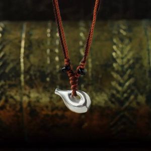 Collier tissé ENSAGE Design avec un pendentif panier de style rétro haut de gamme de niche C'est une chaîne de chandail de style nouveau pour les femmes - Product Image 6