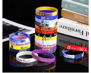 צמידי גומי סיליקון צבעוניים לקידום מכירות לשנת <span class=keywords><strong>2026</strong></span> עם לוגו וטקסט לקמפיין שיווקי - Product Image 1