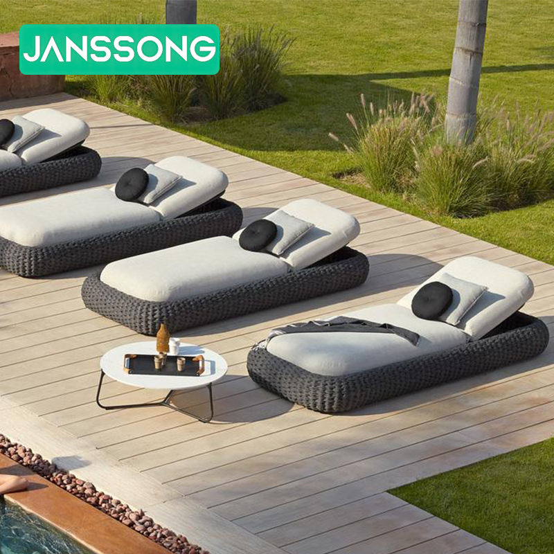 สีเทาเข้ม